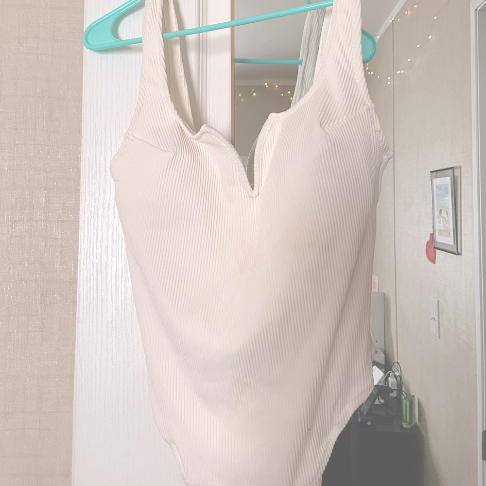 NWOT H&M White Ribbed Swimsuit
